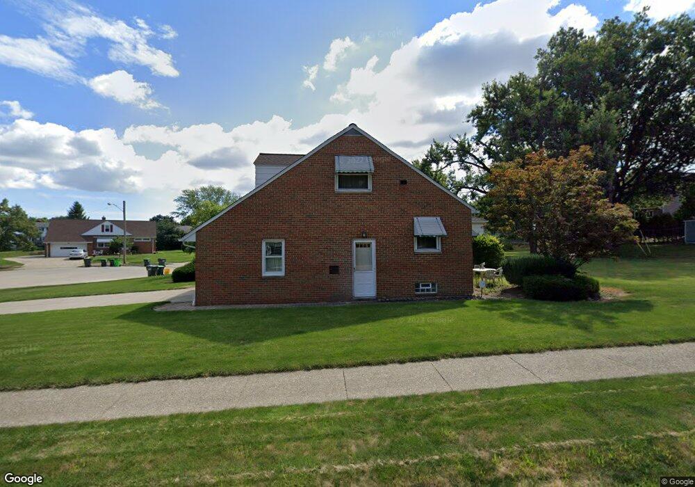 30418 Club Ct, Wickliffe, OH 44092 - photo 1