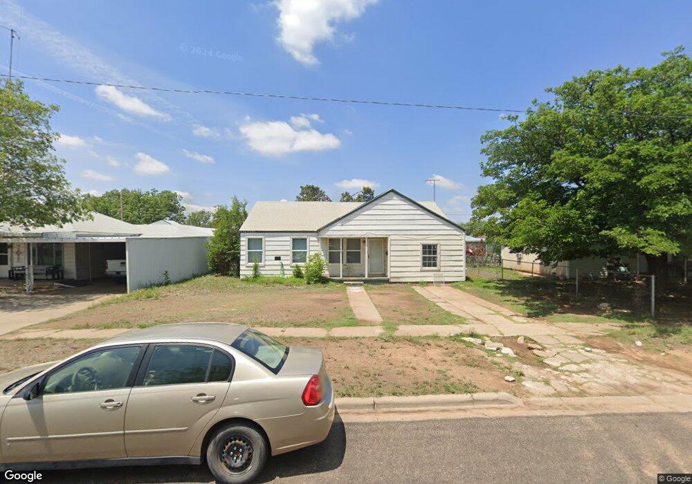 313 Aileen St, Plainview, TX 79072 - photo 1