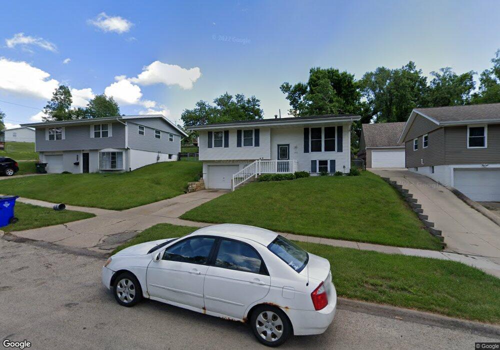 1013 Sioux Dr NW, Cedar Rapids, IA 52405 - photo 1