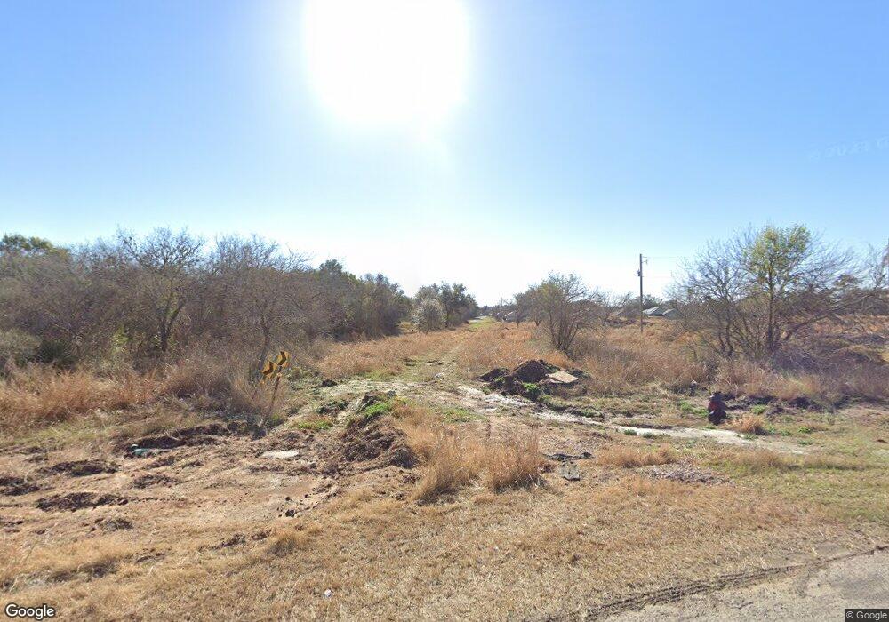 807 Magnolia Ave, Beeville, TX 78102 - photo 1