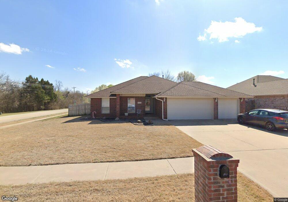 1832 SE 1st St, Moore, OK 73160 - photo 1