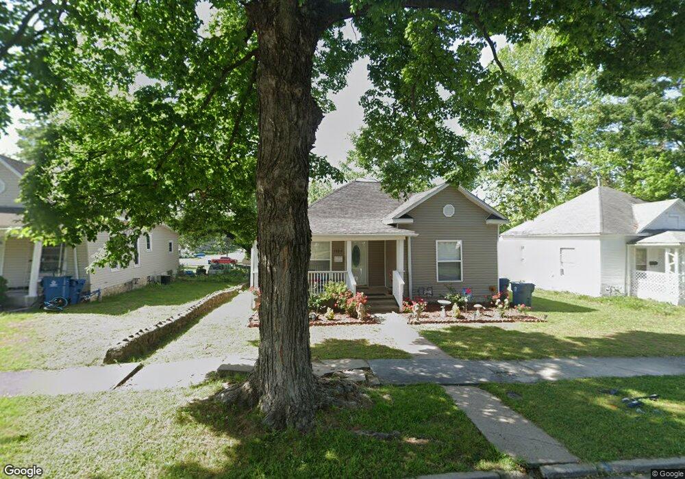 1104 Oak St, Carthage, MO 64836 - photo 1