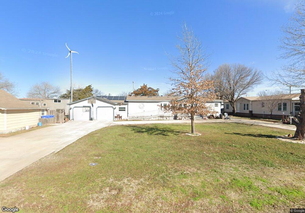 707 N Ash Ave, Cache, OK 73527 - photo 1