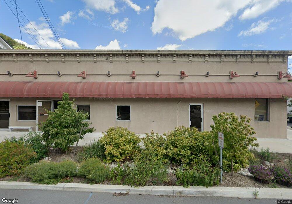 71 N Washington St, Berkeley Springs, WV 25411 - photo 1