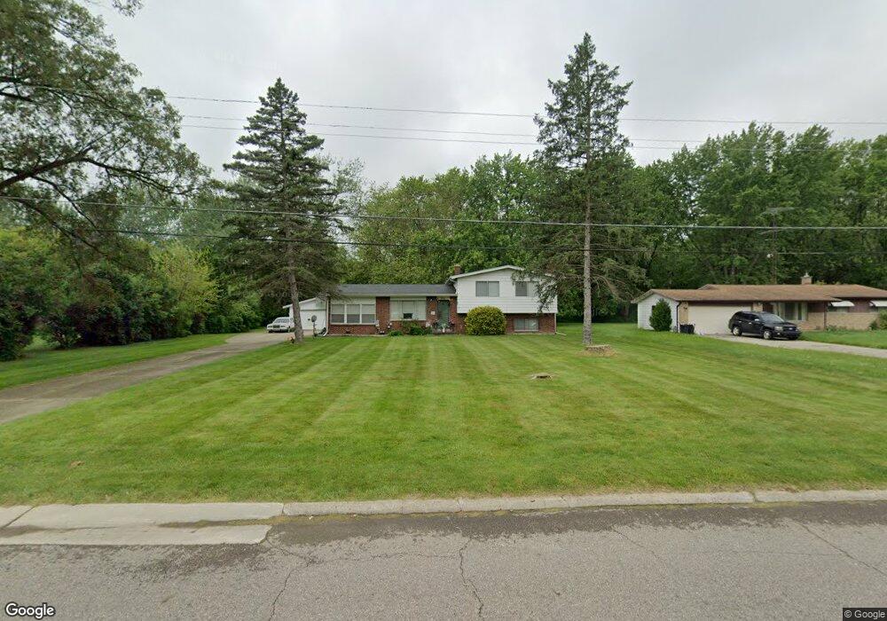 5061 Woodcliff Dr, Flint, MI 48504 - photo 1