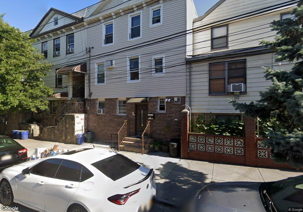 57-43 57th Rd unit 2, Maspeth, NY 11378 - photo 1