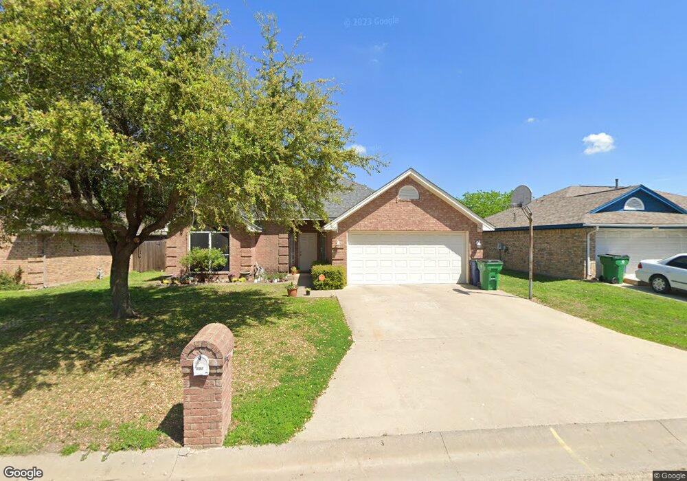 2021 Brooke Dr, Sanger, TX 76266 - photo 1