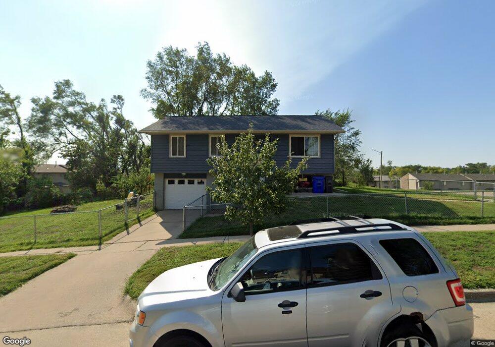 1301 16th St SE, Cedar Rapids, IA 52401 - photo 1