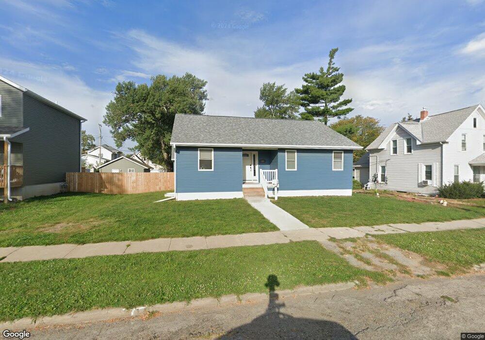 1312 K St SW, Cedar Rapids, IA 52404 - photo 1