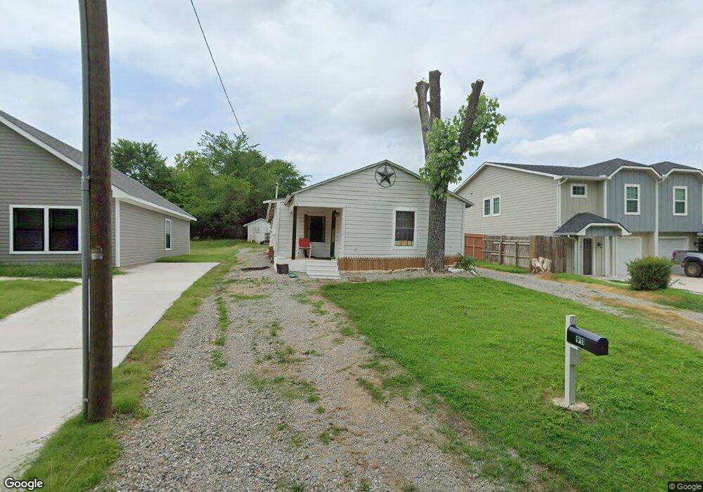 911 W Collins St, Denison, TX 75020 - photo 1