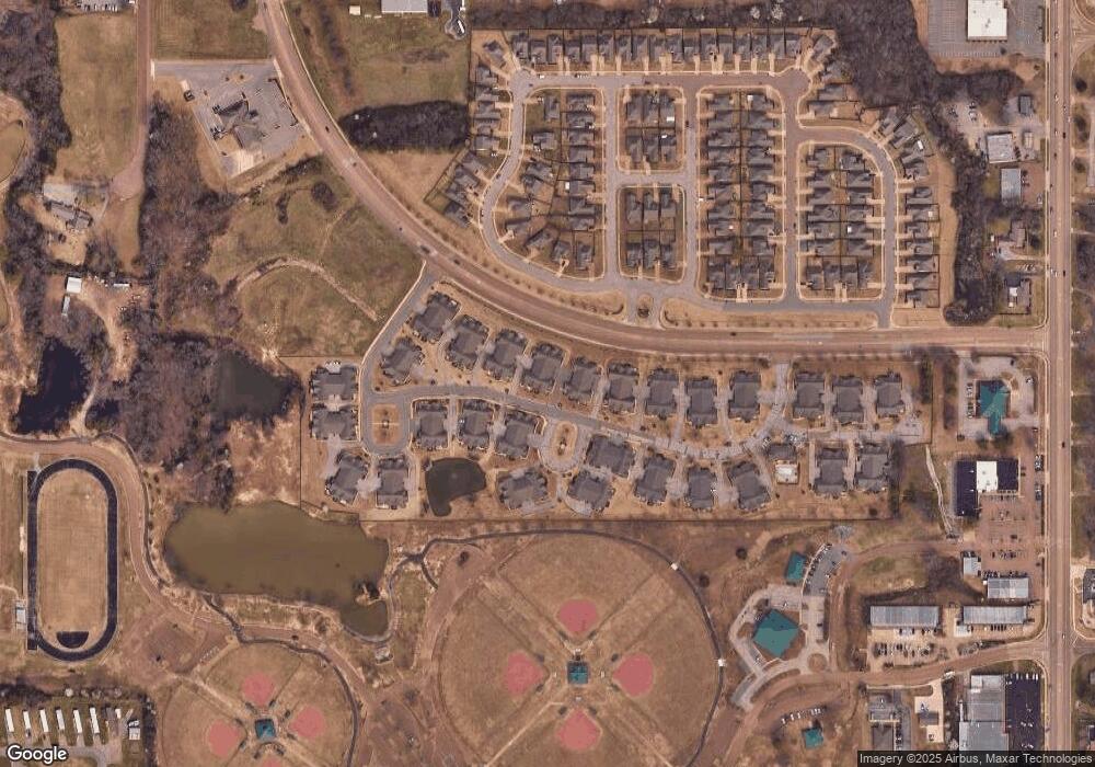 8734 Parkview Oaks Cir, Olive Branch, MS 38654 - photo 1