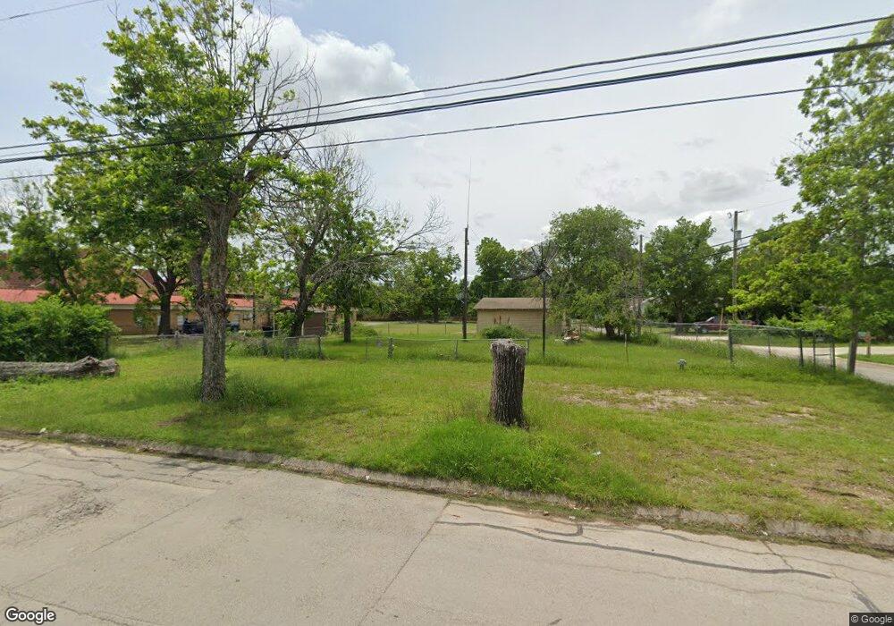 231 N Brazos Ave, Cleburne, TX 76031 - photo 1