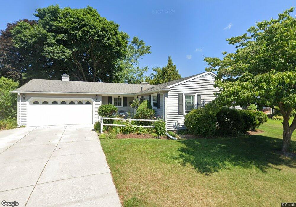 195 Crest Dr, Pawtucket, RI 02861 - photo 1