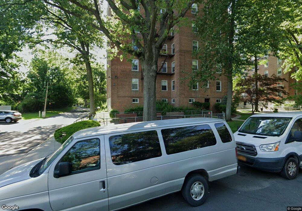 Linden Hill unit 1H/2Fl, Flushing, NY 11354 - photo 1