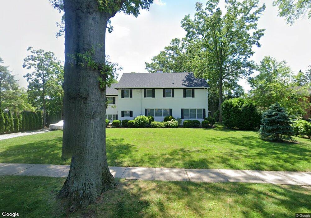 30 Colonial Pkwy, Manhasset, NY 11030 - photo 1