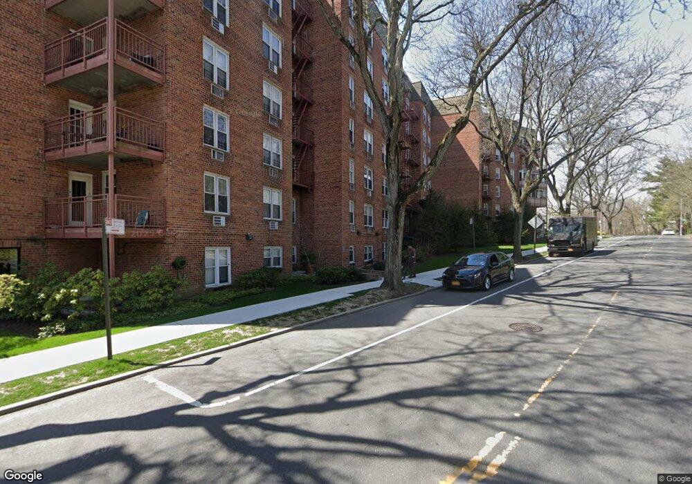 4230 Douglaston Pkwy unit 4H, Little Neck, NY 11363 - photo 1