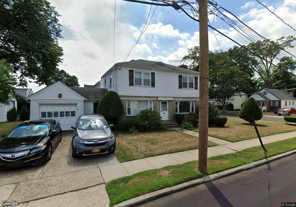 10 Waterview Place, Lynbrook, NY 11563 - photo 1