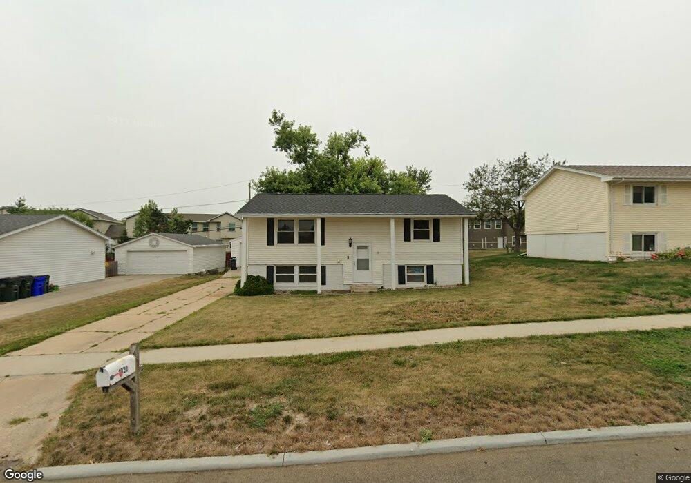 1920 29th St SW, Cedar Rapids, IA 52404 - photo 1