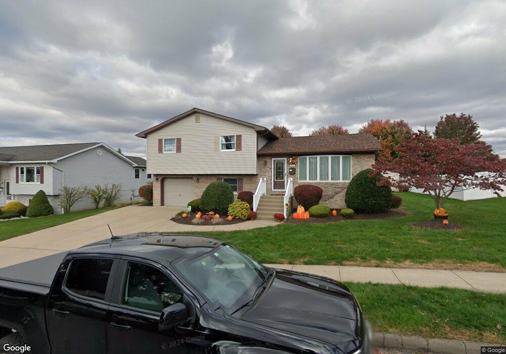 129 Swinnick Dr, Dunmore, PA 18512 - photo 1