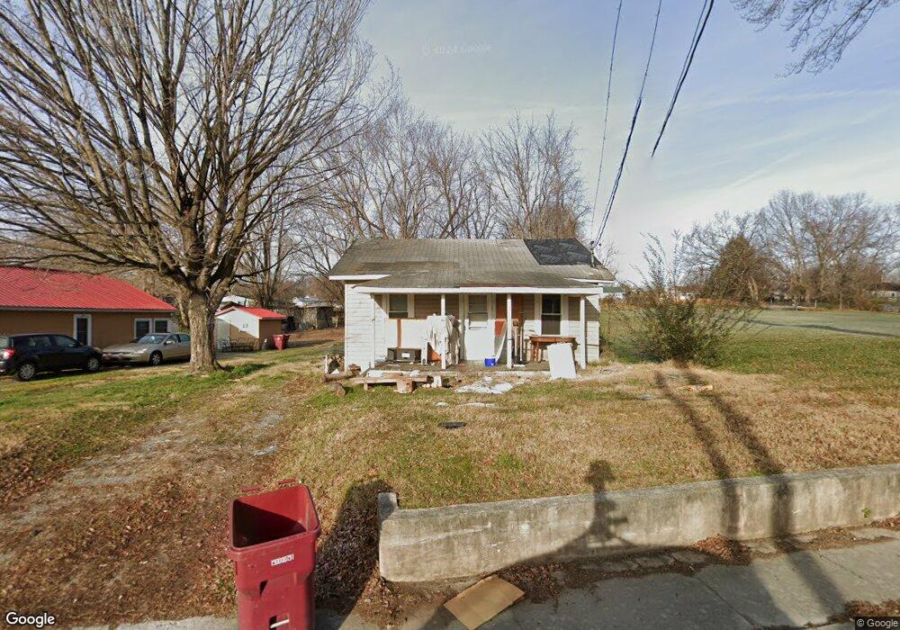 2107 E Fairview Ave, Johnson City, TN 37601 - photo 1