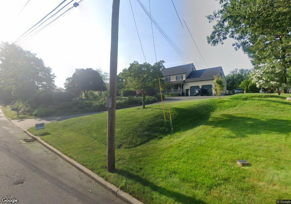 285 Wolf Harbor Rd, Milford, CT 06461 - photo 1