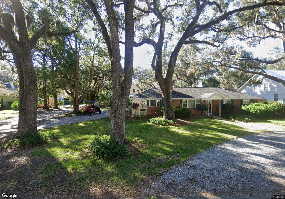 207 Menendez Ave, St. Simons Island, GA 31522 - photo 1