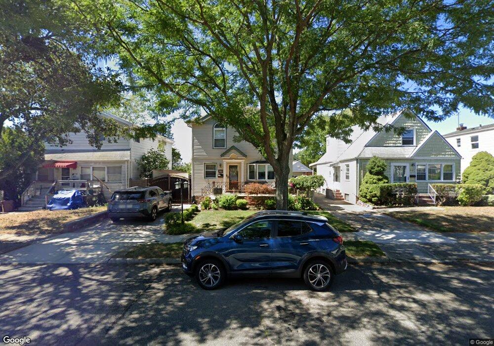 8144 267th St, Glen Oaks, NY 11004 - photo 1