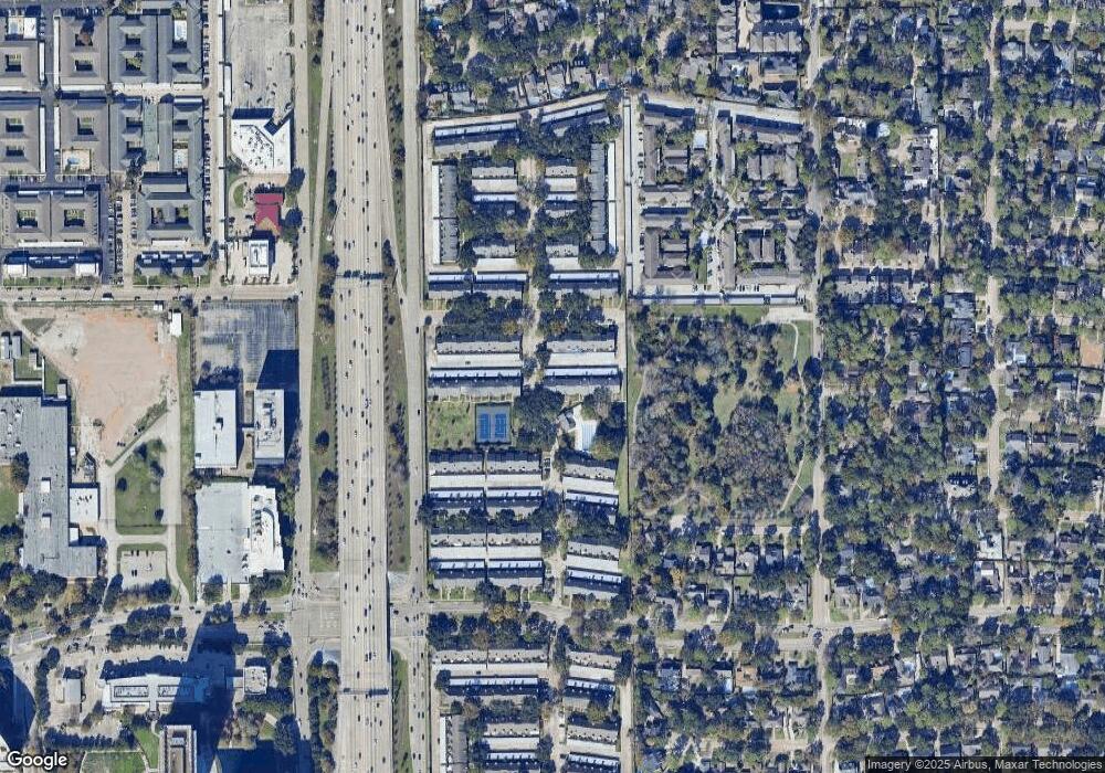 10245 Longmont Dr unit 34, Houston, TX 77042 - photo 1