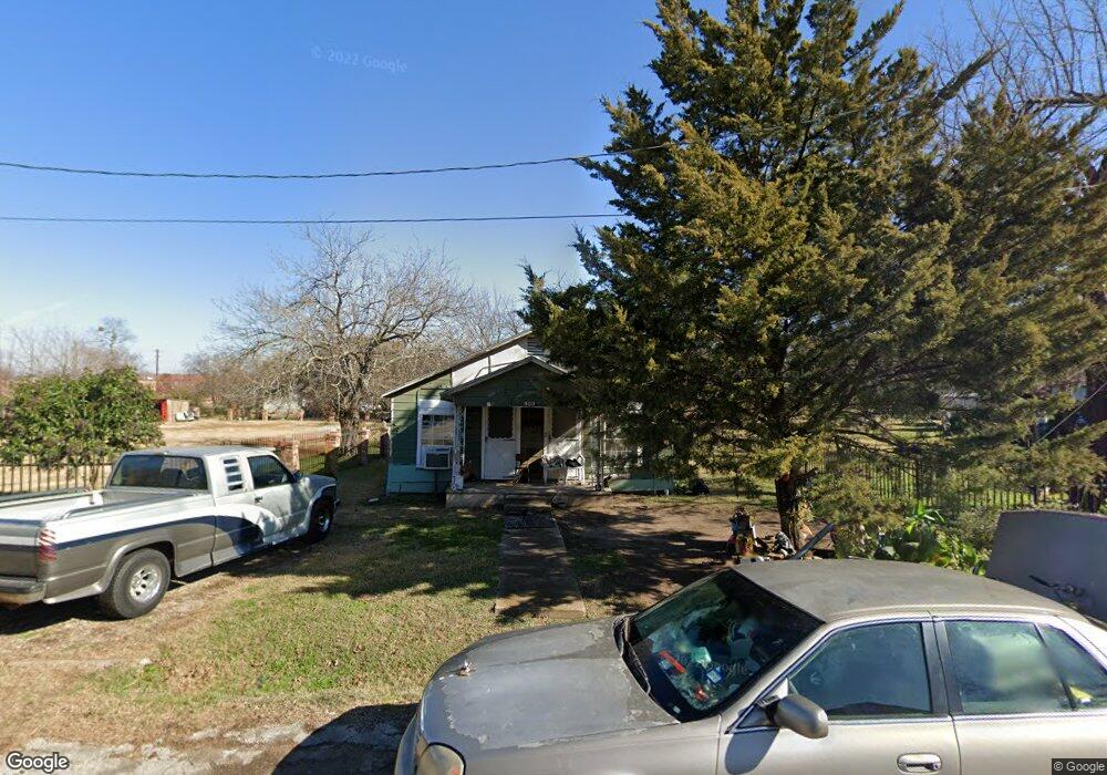 900 N Shawnee St, Ennis, TX 75119 - photo 1