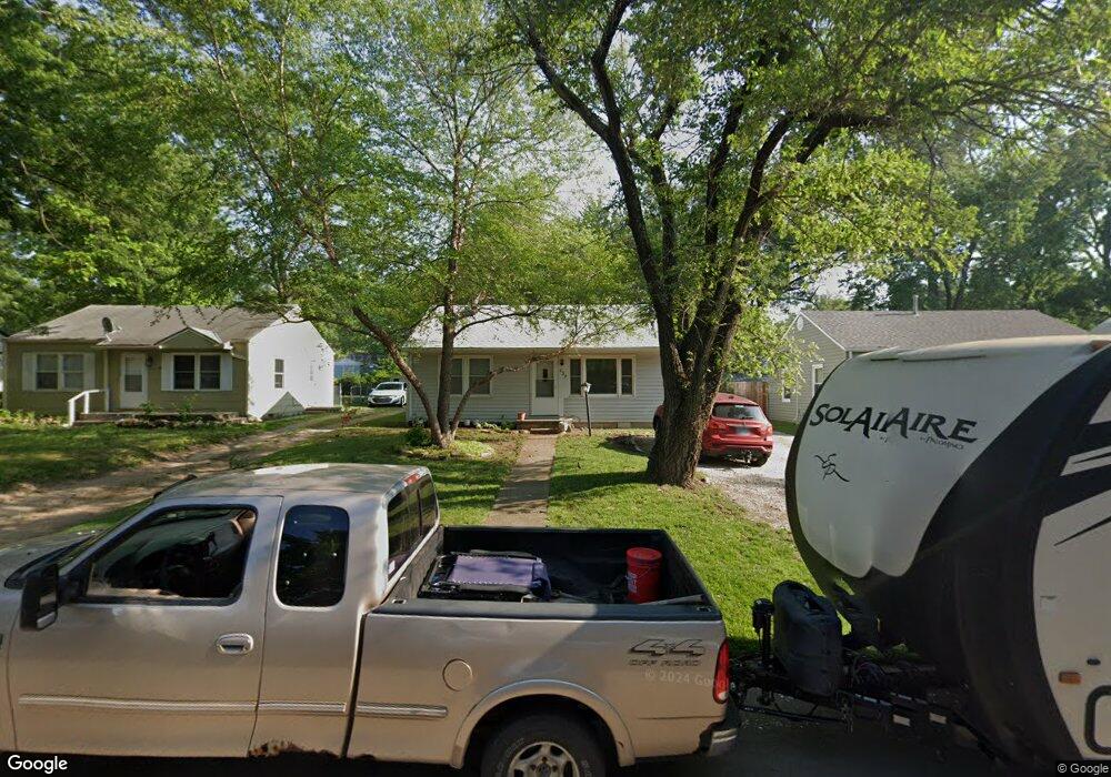 835 SE 34th St, Topeka, KS 66605 - photo 1