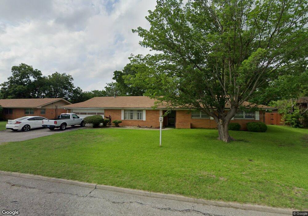 1111 N Meadow Dr, Ardmore, OK 73401 - photo 1