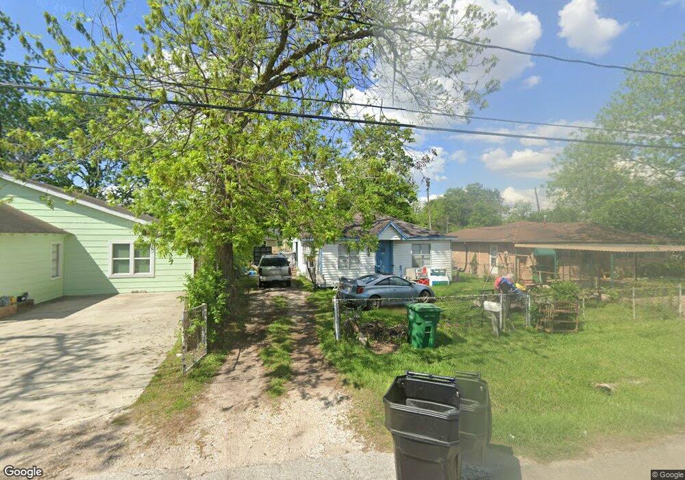 817 Barkley St, Houston, TX 77022 - photo 1
