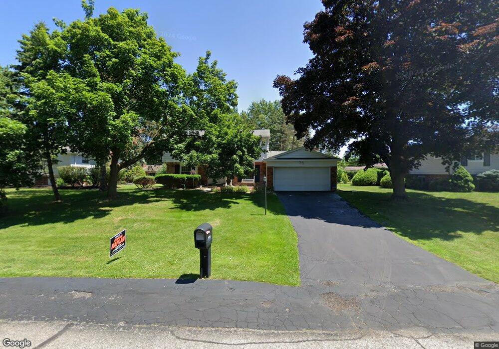 6645 Mellow Wood Ln, West Bloomfield, MI 48322 - photo 1