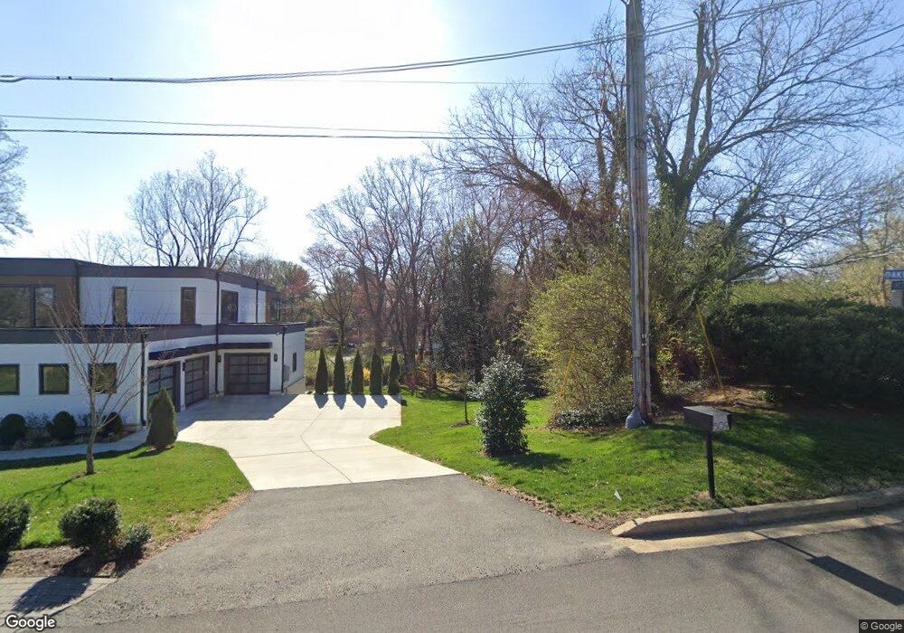 1511 Oakview Dr, McLean, VA 22101 - photo 1