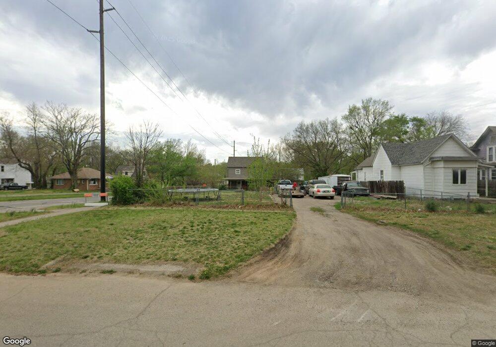 335 SW Tyler St, Topeka, KS 66603 - photo 1