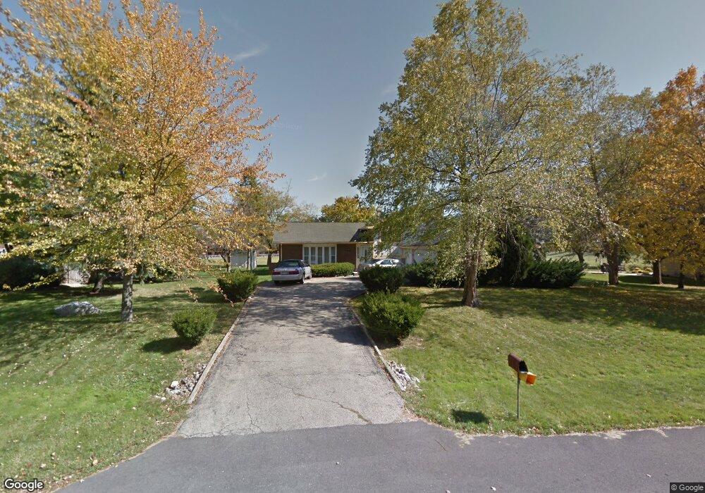 11S789 Robert Dr, Naperville, IL 60564 - photo 1