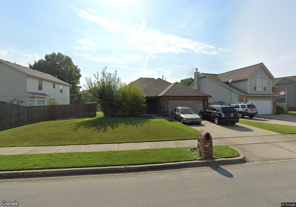 512 S Laurel Ave, Broken Arrow, OK 74012 - photo 1