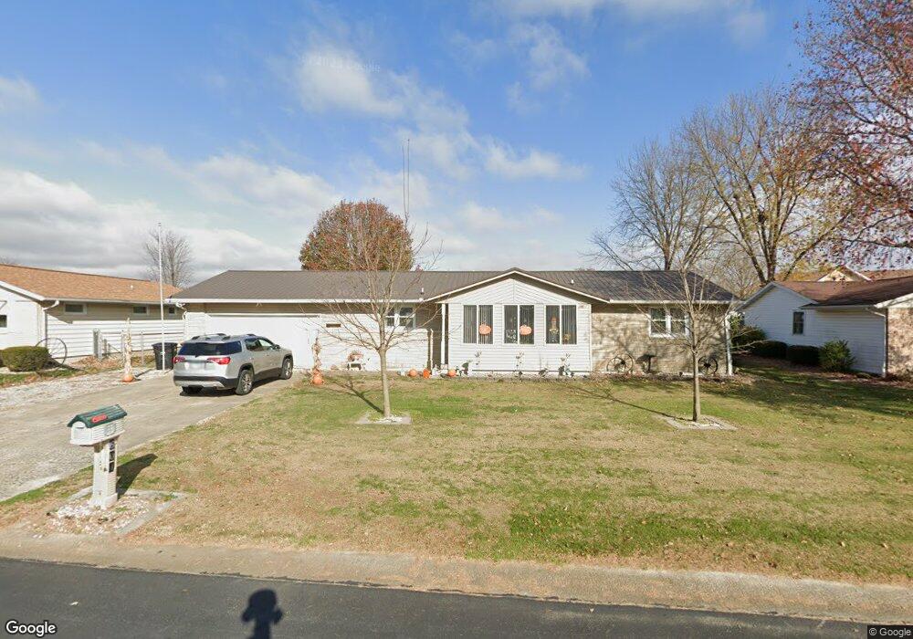 604 Holiday Dr, Effingham, IL 62401 - photo 1