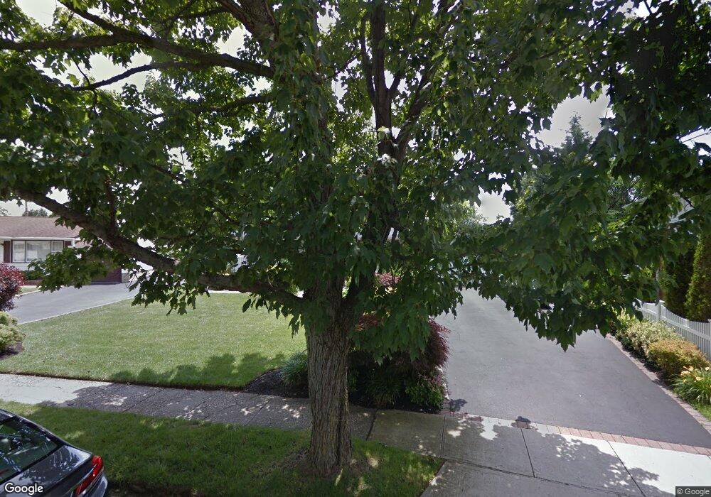 4 Cameo Rd, ComMacK, NY 11725 - photo 1