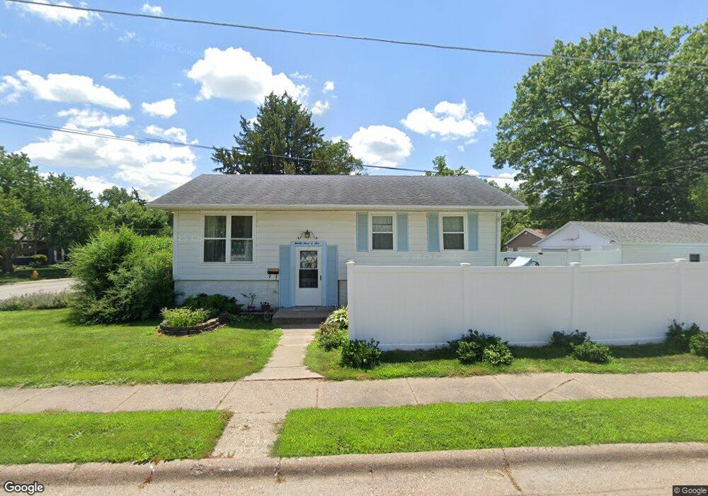 2305 W 10th St, Davenport, IA 52804 - photo 1