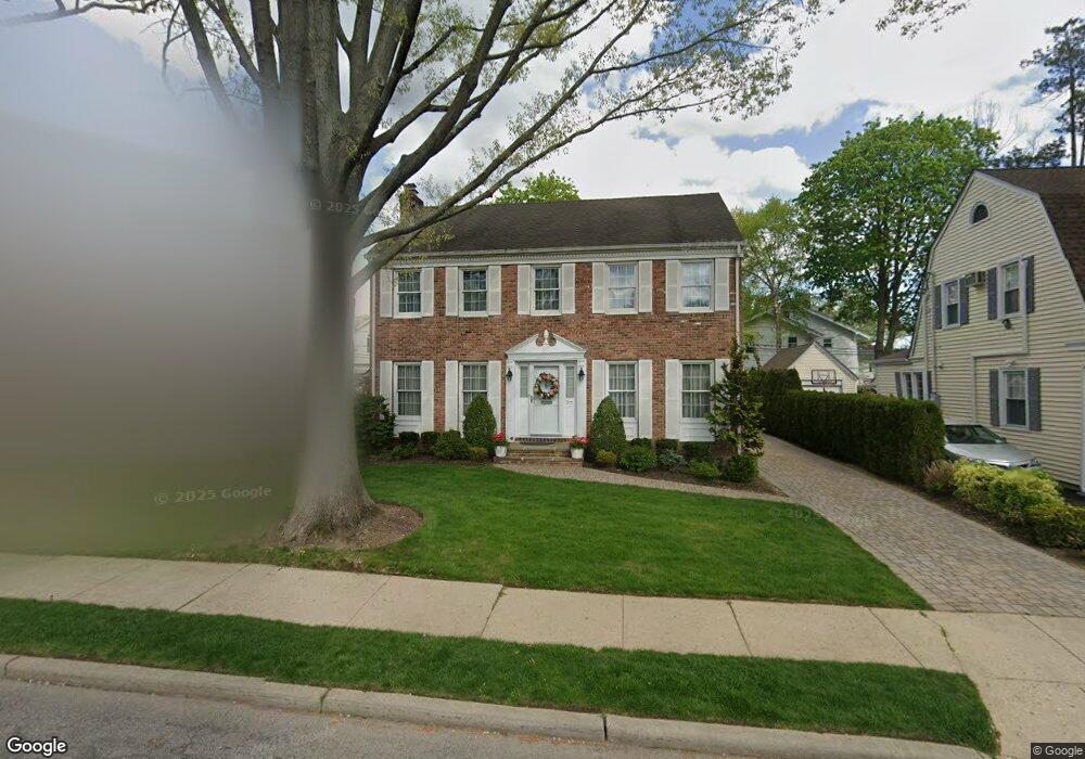 37 Kilburn Rd, Garden City, NY 11530 - photo 1