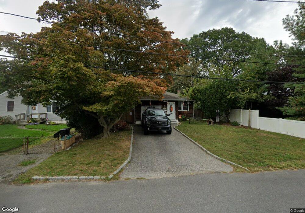 21 Robbins Ave, Islip, NY 11751 - photo 1