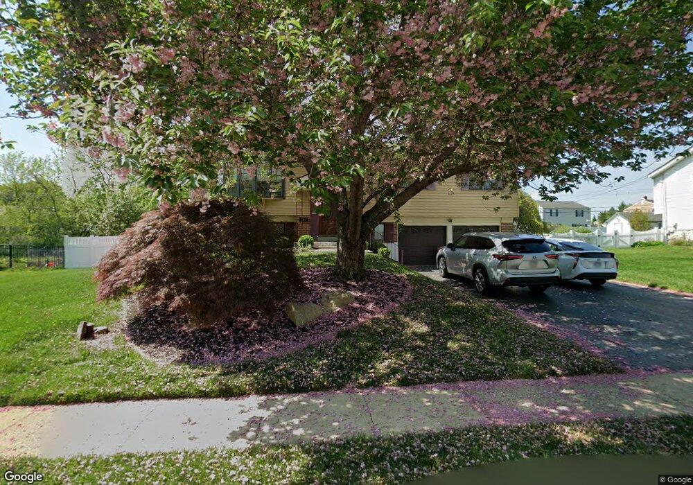 135 Glenn Oak Rd, Norristown, PA 19403 - photo 1