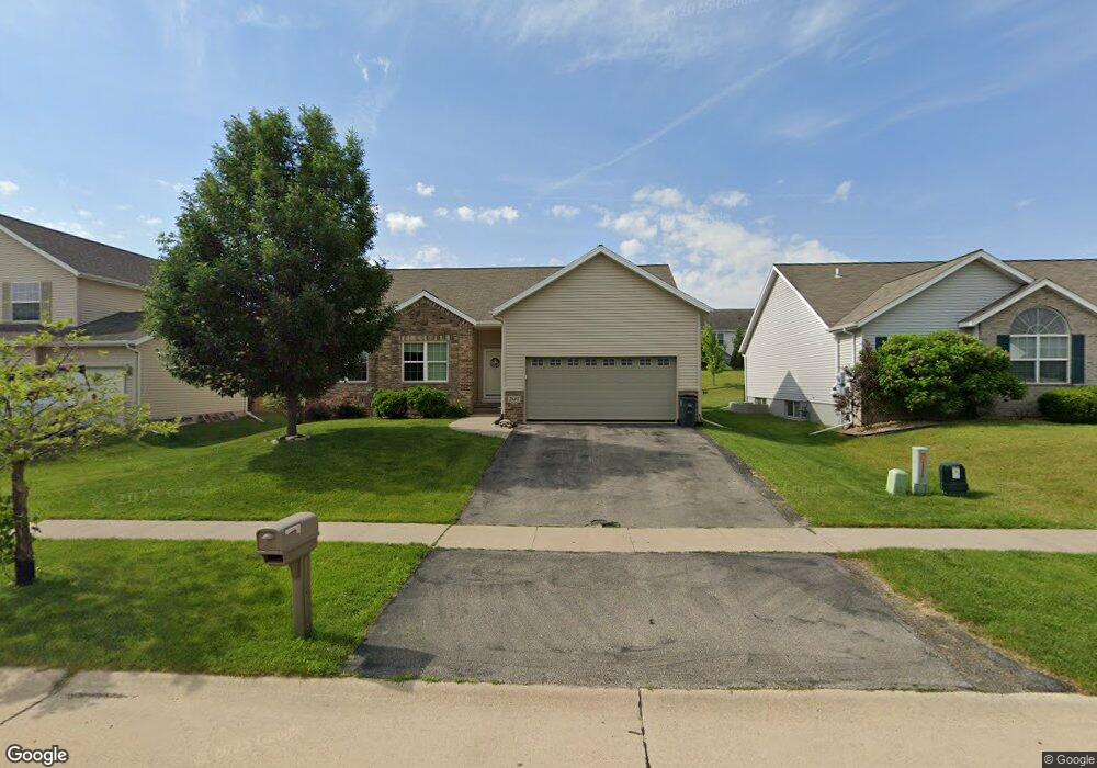 2615 Summerwood Ct SW, Cedar Rapids, IA 52404 - photo 1