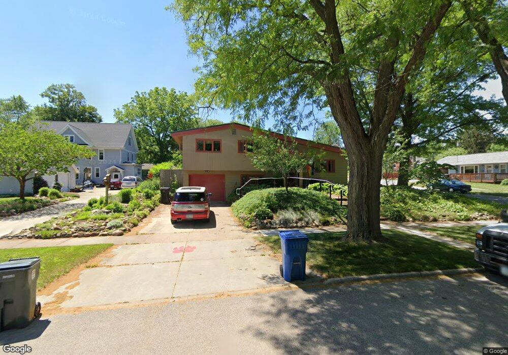 922 W 9th St, Cedar Falls, IA 50613 - photo 1