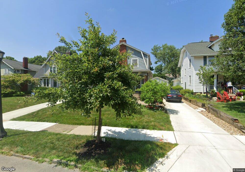 102 E Dunedin Rd, Columbus, OH 43214 - photo 1