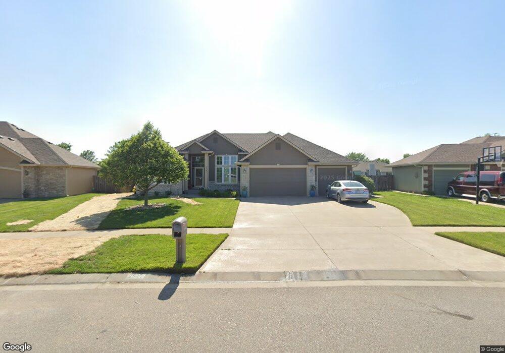 2547 SW Santa fe Ct, Topeka, KS 66614 - photo 1