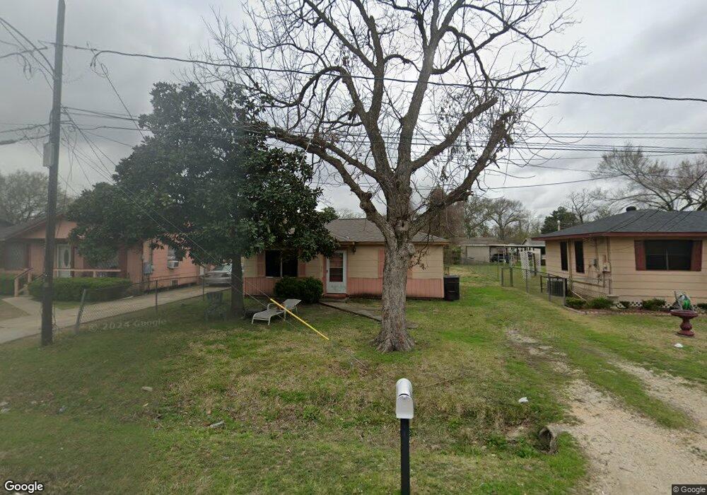 7807 Hanfro Ln, Houston, TX 77088 - photo 1