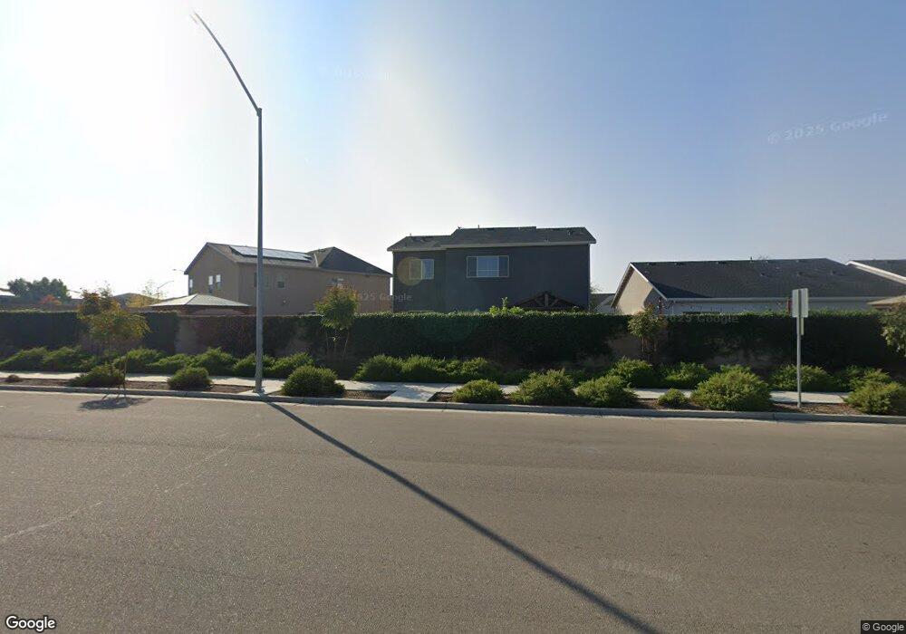 6980 E Ramona Way, Fresno, CA 93727 - photo 1