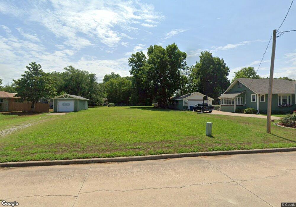 712 N Chickasaw Ave, Claremore, OK 74017 - photo 1